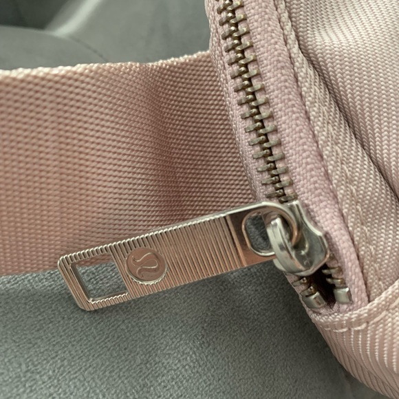 ORIGINAL OG Lululemon Everywhere Belt Bag Misty Pink - Picture 13 of 15
